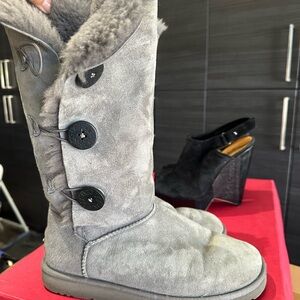 Uggs Grey
